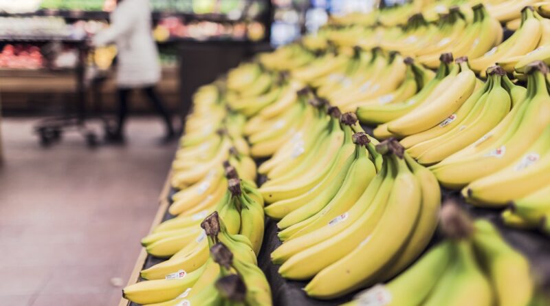 groceries, bananas: Image by StockSnap from Pixabay